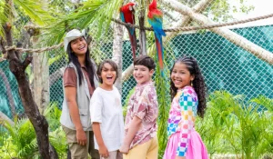 Família se divertindo no Parque Arvorar do Beach Park com crianças