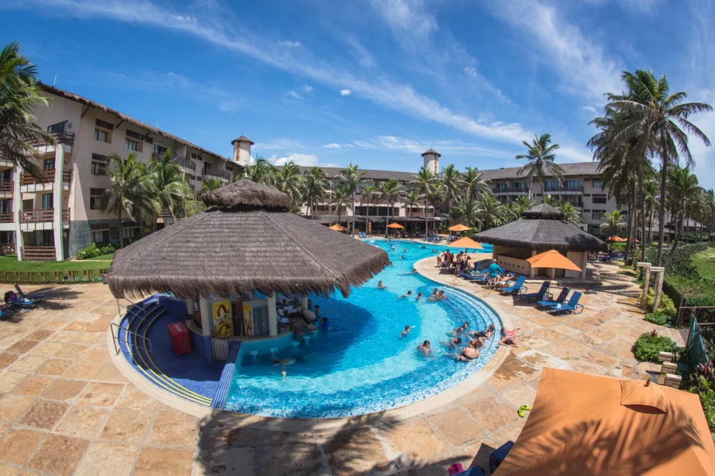 a imagem mostra uma visão panorâmica do Suites Beach Park Resort, no Ceará