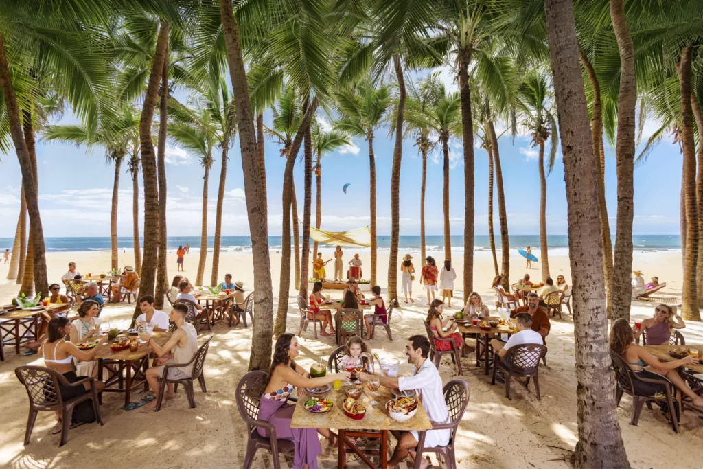 a imagem mostra uma visão geral da praia do Beach Park, em Aquiraz, no Ceará