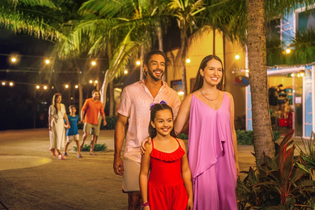 a imagem mostra uma família aproveitando o destino do beach park com as promoções da black friday