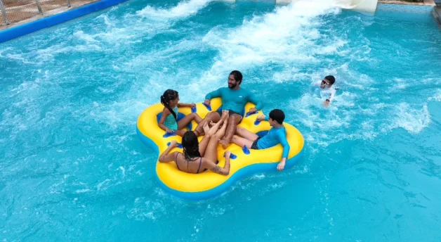 Veja como aproveitar férias em família no Beach Park