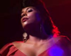 28/12 - 19h50 | Nayra Costa