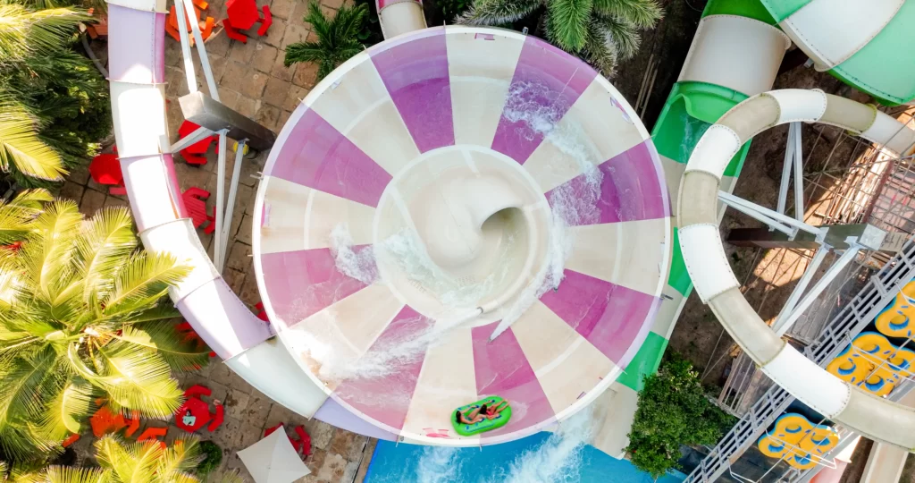 a imagem mostra o Arrepius visto de cima no Aqua Park