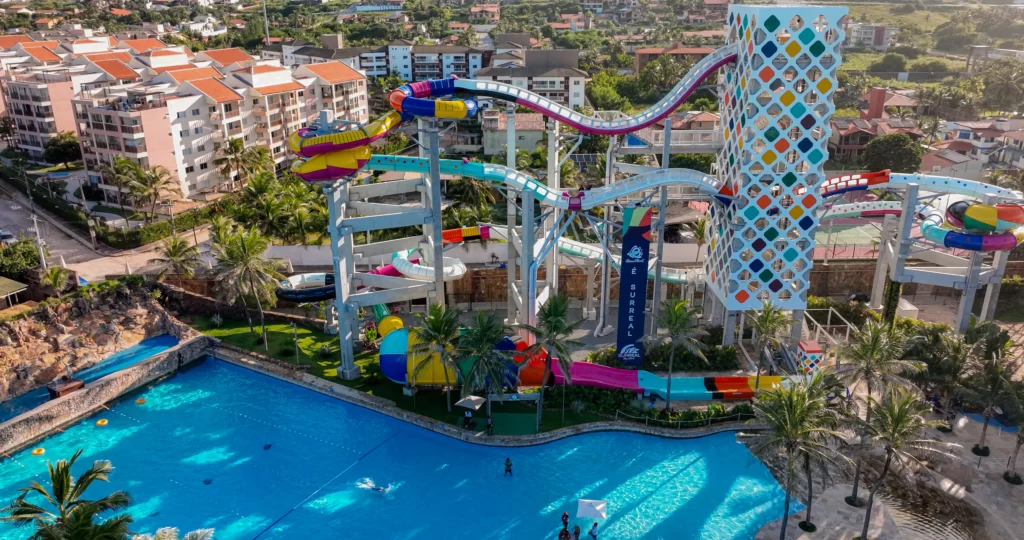 a imagem mostra o Surreal, uma das principais atrações radicais do Beach Park