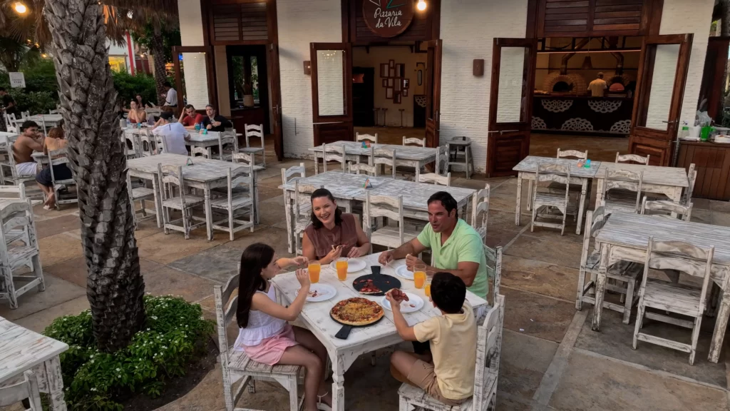 a imagem mostra uma família aproveitando os restaurantes da vila azul do mar, no beach park, em aquiraz